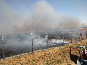 Suriye sınırındaki anız yangını korkuttu