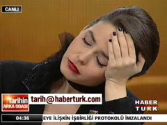 Canlı yayında vurdu kafayı uyudu VİDEO