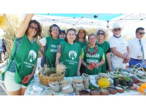 İzmir’den gelip Burhaniye’de tohum takası yaptılar