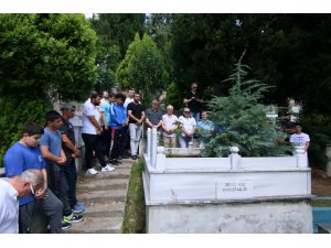 Kağıtsporlu efsane güreşçi mezarı başında anıldı