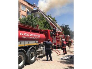 Elazığ’da çatı yangını