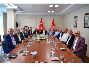 Başkan Gökhan Yüksel, CHP’li belediye başkanları toplantısına katıldı