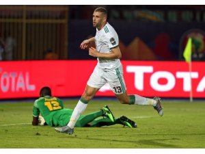 Slimani Cezayir’i sırtladı