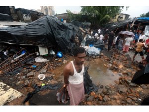 Mumbai’de yağış nedeniyle duvar çöktü: 15 ölü, 69 yaralı