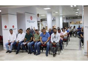 Adana Büyükşehir Belediyesi’nde işten çıkarılan işçiler haklarını istiyor