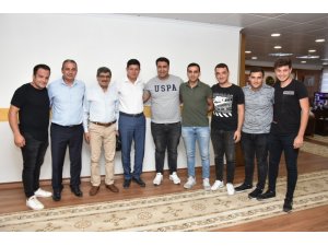 Başkan Özcan’dan hentbol takımına destek