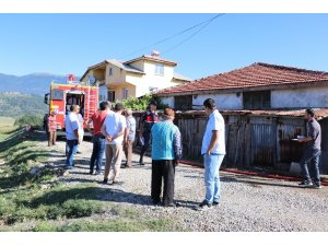 Bolu’da, hindi kümesinde yangın