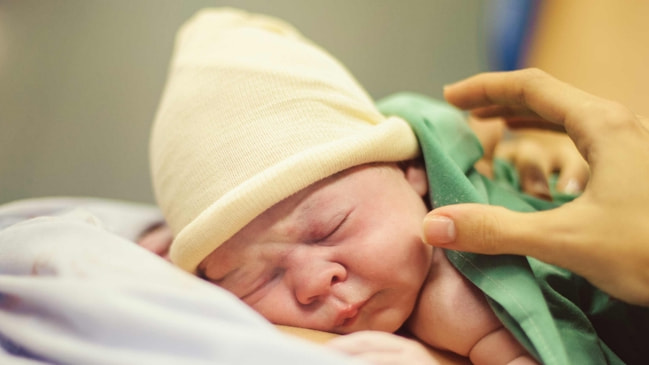 Artık evlere gönderilecek... Doğum sonrası kimlik çıkarma derdine son!