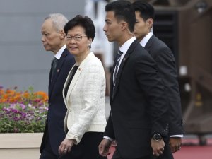 Hong Kong lideri Lam meclisi basan göstericileri kınadı