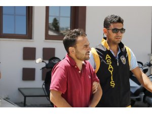 Çalıntı otomobille polisten kaçan 2 şüpheliden 1’i tutuklandı