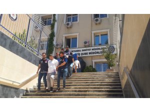 Esenyurt’ta sahte polislerden gasp