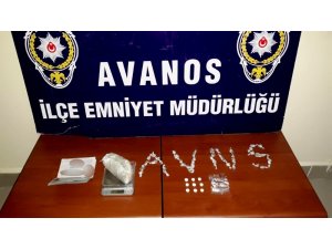 İç çamaşırında 43 paket uyuşturucu ile yakalandı