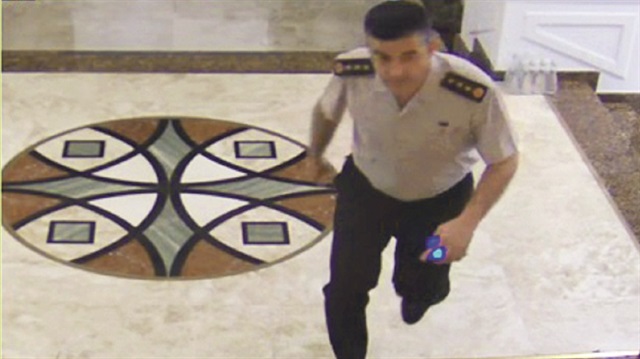 Tanklara eskortluk yapan özel kalem: Tevfik Gök