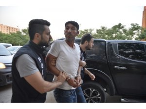 Eski eşini sokak ortasında bıçakladı