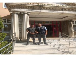 Aranan hırsızlık şüphelisi kovalamaca sonucu yakalandı