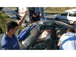 Samsun’da otomobil aydınlatma direğine çarptı: 1 yaralı