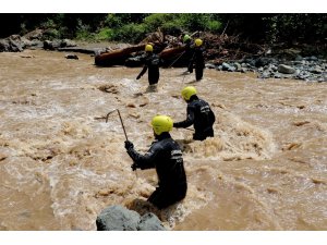 Selde kaybolan 2 kişiyi arama çalışmaları sürüyor