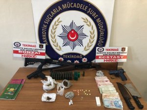 Uyuşturucu sattığı iddia edilen 2 şüpheli tutuklandı