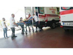 Gölcük’te otomobilin çarptığı anne ve kızı yaralandı