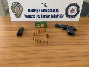 Menteşe’deki şok uygulamada ruhsatsız silah yakalandı