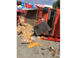 Freni boşalan kamyonet ortalığı savaş alanına çevirdi