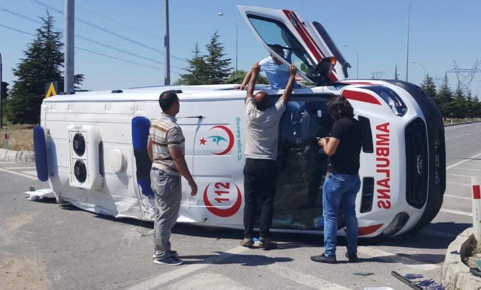 Konya'da ambulans kaza yaptı!