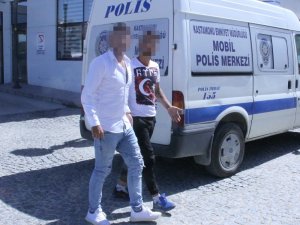 Hırsızlar, çaldıkları otomobille gezerken yakalandı