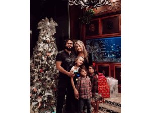 Çocuklarına doğru yüzen köpek balığını drone sayesinde fark etti