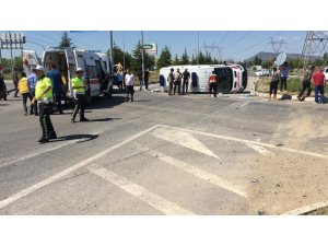 Hasta taşıyan ambulans kaza yaptı: 5 yaralı