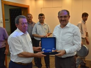 Emekli olan zabıta müdürüne plaket