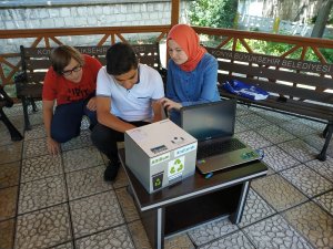 Liselilerden çevre kirliliğine karşı atık pil ünitesi