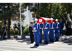 Kalp krizi geçiren astsubay hayatını kaybetti