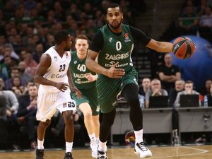 Barcelona, Brandon Davies’i transfer etti