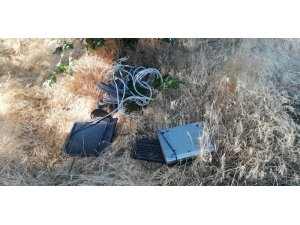 Elektrik direğinden kablo çalarken yakalandı