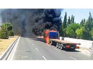 Seyir halindeki tır alev topuna döndü