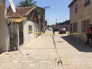 İki aile birbirine girdi, silahlar konuştu