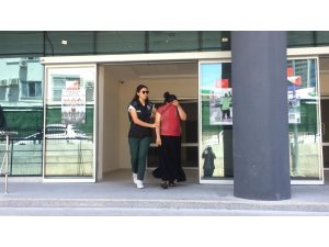 Zehir taciri kadın 2 silahla yakalandı