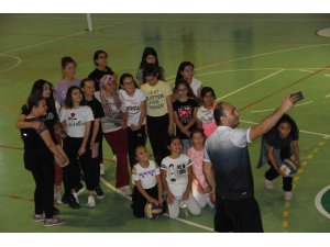 Şuhut’ta voleybol kursu başladı