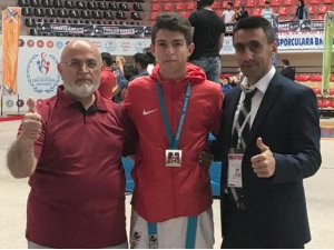 1 Altın, 1 gümüş madalya kazandılar