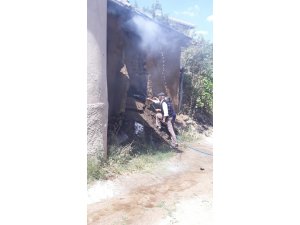 Kırşehir’de yanan ev kullanılmaz hale geldi