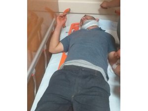 Minibüsle çarpışan motosiklet sürücüsü yaralandı