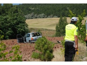Tokat’ta takla atan otomobil tarlaya uçtu: 1 yaralı