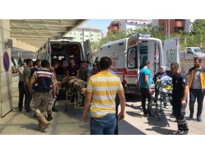 Siirt’te askeri zırhlı aracın geçişi sırasında patlama: 2 asker yaralı