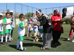 Binlerce sporcu yaz okullarında buluştu