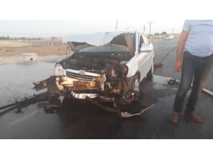 Hafif ticari araç ile otomobil çarpıştı: 4 Yaralı