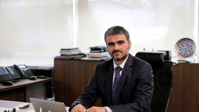 İmamoğlu ilk onu kovdu! Vatandaşların verilerini teslim etmemişti