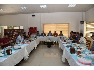 Vali Deniz Manisa’nın tarım ve turizm ekonomisini basınla istişare etti