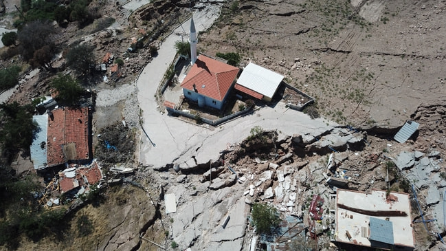 Bu mahalle afet bölgesi… Evler taşınacak, vatandaşlar diken üstünde