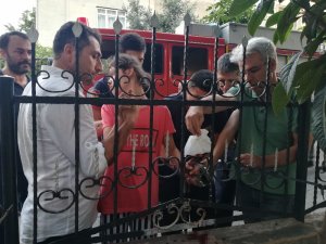 Parmağına saplanan demirle hastaneye kaldırıldı