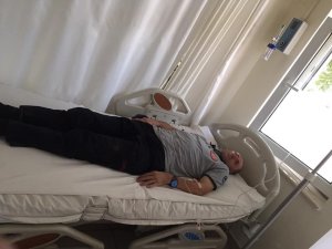 Yangını söndürmek isteyen itfaiye ekiplerini arı soktu